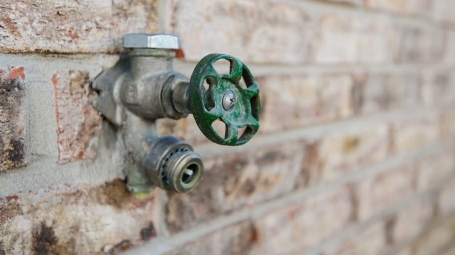 Fall-Indoor-Plumbing-Tips-Outdoor Faucet