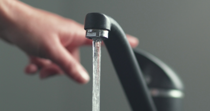 How to fix a leaky faucet without calling a plumber